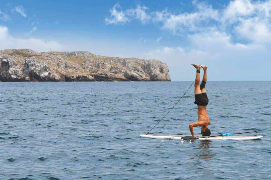 Paddleboard junto a las formaciones rocosas de las Islas Marietas